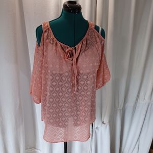 🌹🌹Maurices peek a boo sleeve top